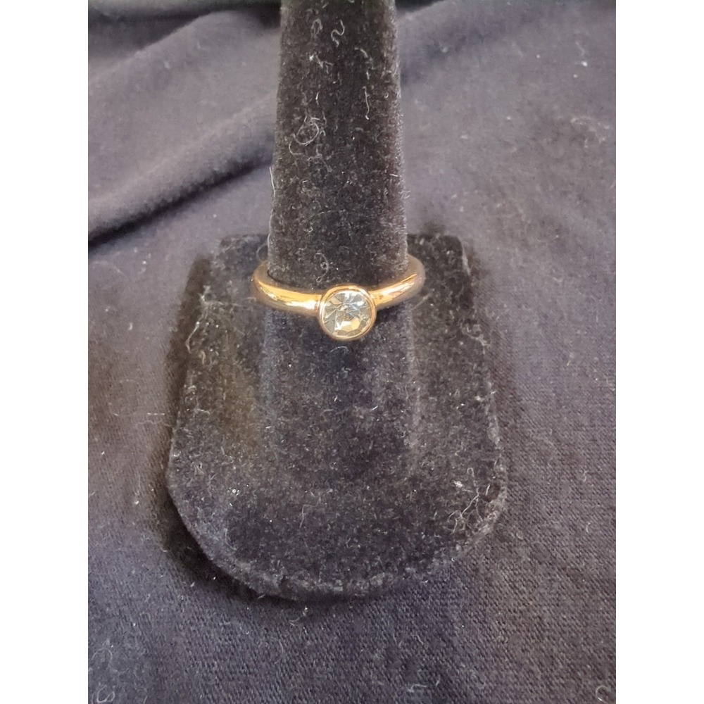 Vintage Simple Gold Tones Band‎ with Diamond Like Center